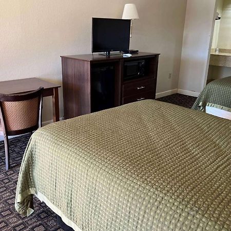เอ็ม สตาร์ โฮเทล บรูตัน Hotel Brewton ภายนอก รูปภาพ