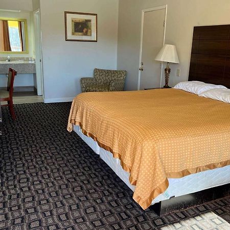 เอ็ม สตาร์ โฮเทล บรูตัน Hotel Brewton ภายนอก รูปภาพ