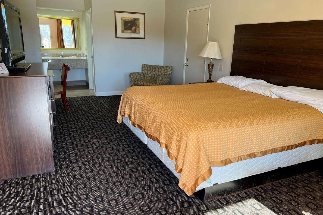 เอ็ม สตาร์ โฮเทล บรูตัน Hotel Brewton ภายนอก รูปภาพ
