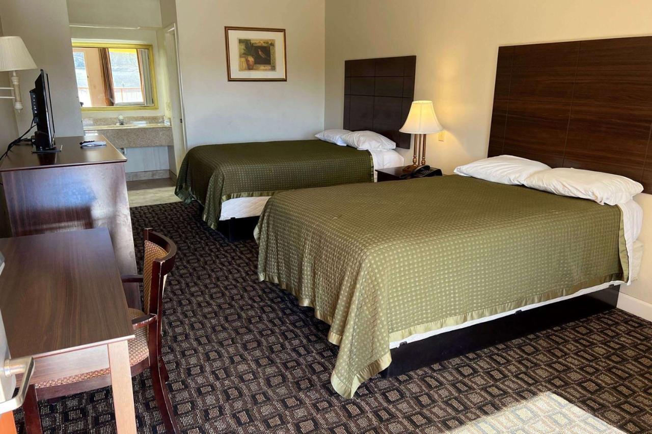 เอ็ม สตาร์ โฮเทล บรูตัน Hotel Brewton ภายนอก รูปภาพ