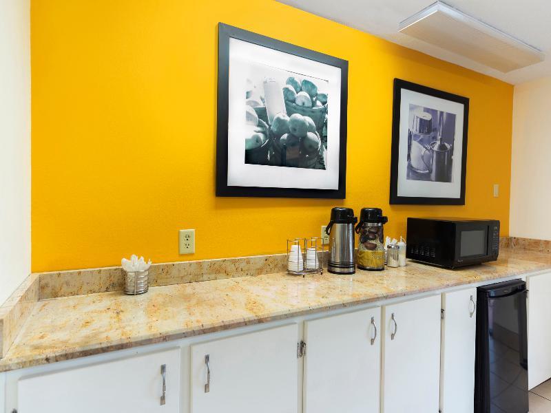 เอ็ม สตาร์ โฮเทล บรูตัน Hotel Brewton ภายนอก รูปภาพ