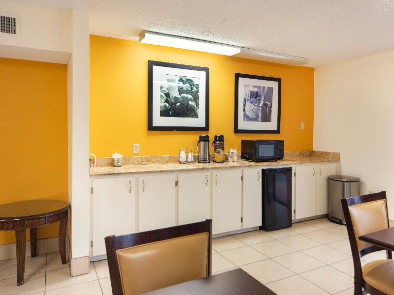 เอ็ม สตาร์ โฮเทล บรูตัน Hotel Brewton ภายนอก รูปภาพ