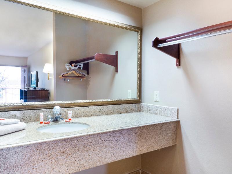 เอ็ม สตาร์ โฮเทล บรูตัน Hotel Brewton ภายนอก รูปภาพ